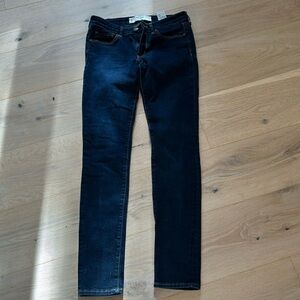 Abercrombie and fitch super skinny dark wash, size 4
